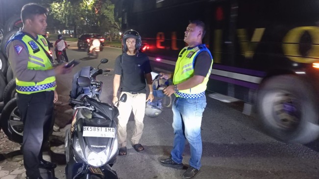 Polisi melakukan olah TKP. [Istimewa]
